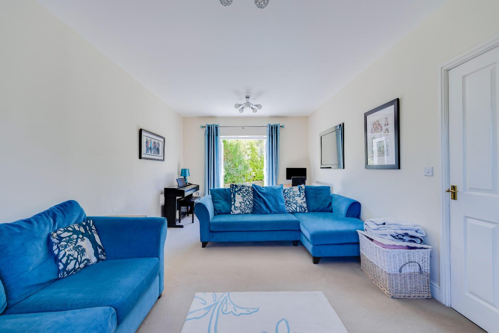1 Lantern Close, Llanharan, Pontyclun, CF72 9ZB